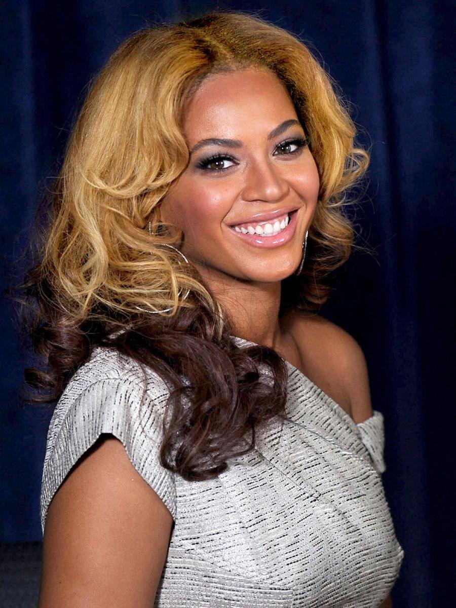 Medium Brown Ombre 20" Wavy Synthetic Lace Front Wig - Image 2
